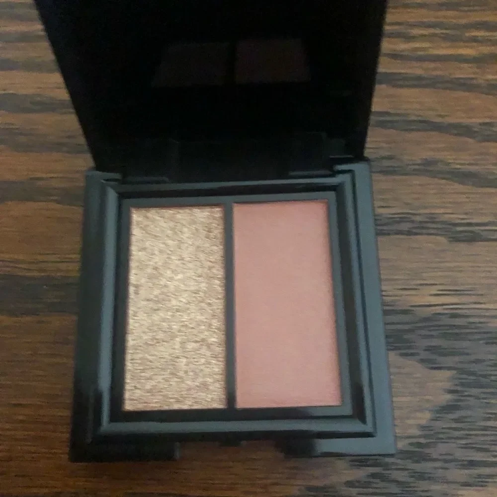 ELEMAN BEAUTY Eyeshadow Duo in Illuminate & Amalfi